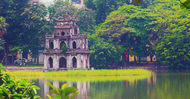The beauty of Hoan Kiem Lake